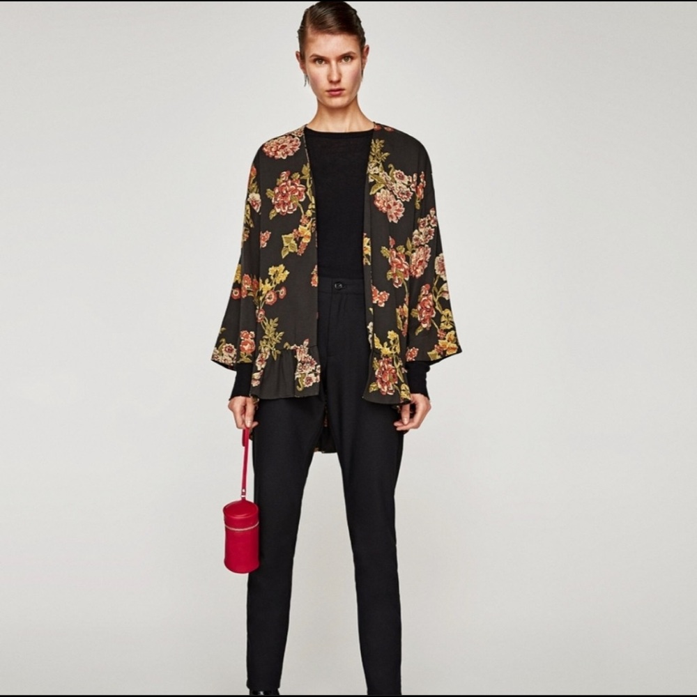 ✨Zara Floral Ruffle Kimono Cardigan✨